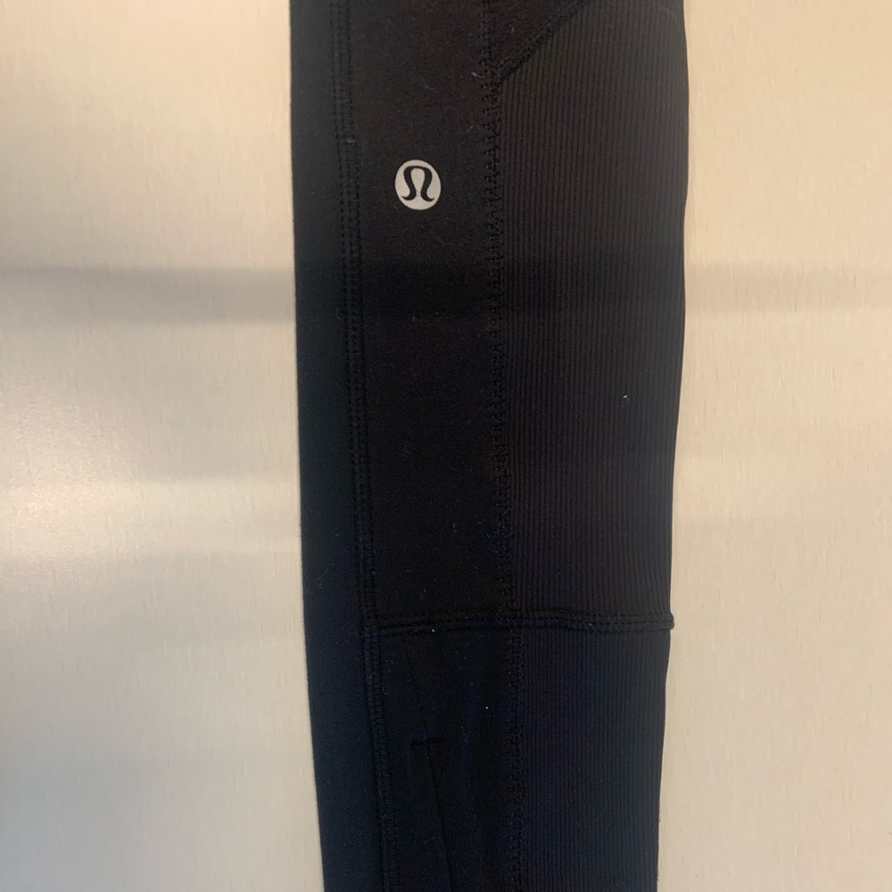 Lululemon black leggings, 6